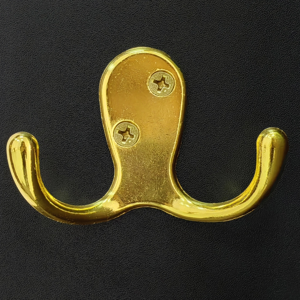 Armadio guardaroba con ante a rilievo; push-to-open; ripiani regolabili; nero/oro