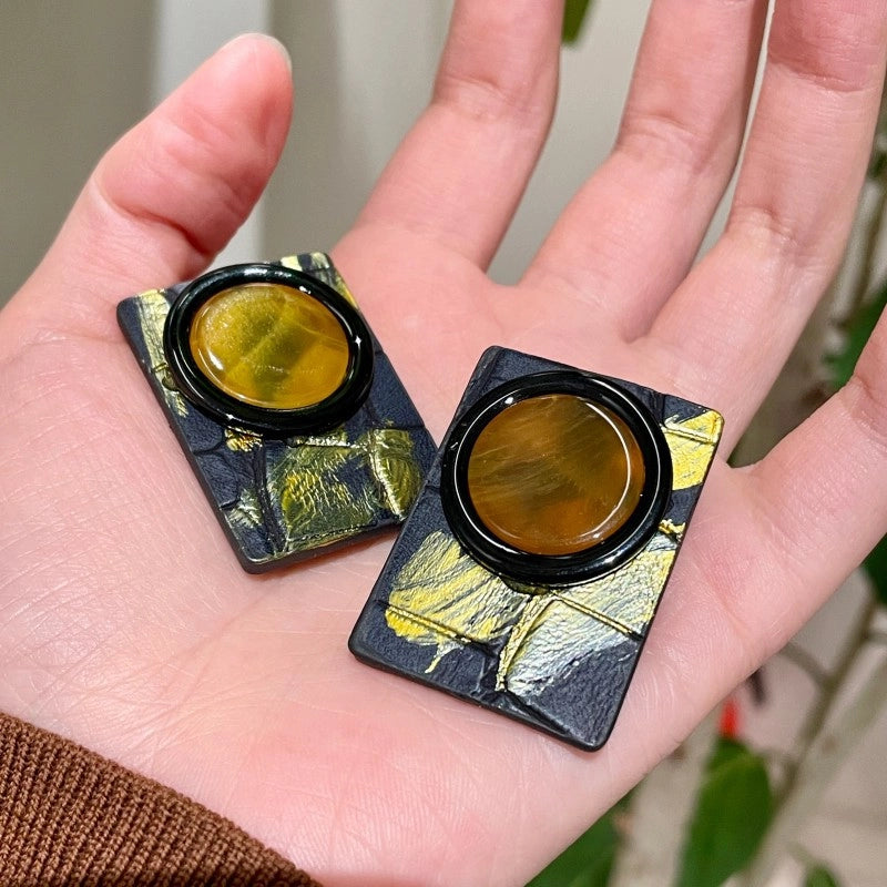 Orecchini quadrati vintage francesi in pelle laccata oro
