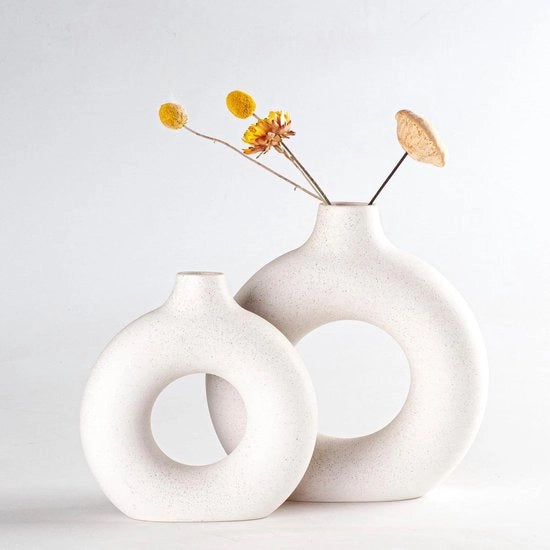 Set di 2 vasi ceramici bianchi a forma di donut per arredamento moderno Vasi rotondi opachi per pampas in stile boho neutrale e minimalista Scandinavo Formati: super grande + grande