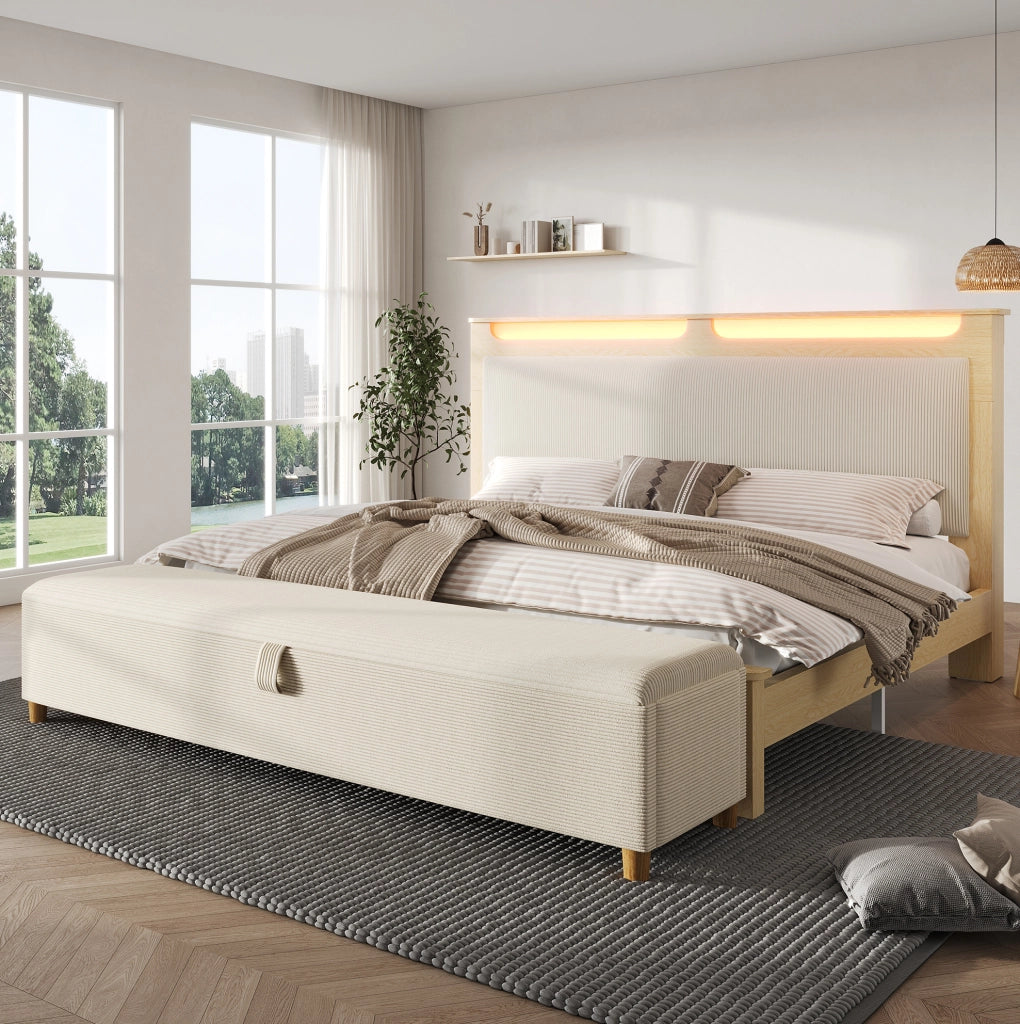 Letto matrimoniale in legno chiaro con panca contenitore e LED