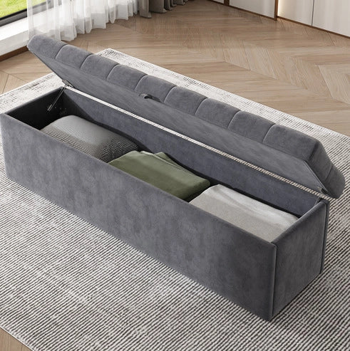 Letto imbottito 140x200 cm con contenitore; rete a doghe e panca contenitore in velluto grigio