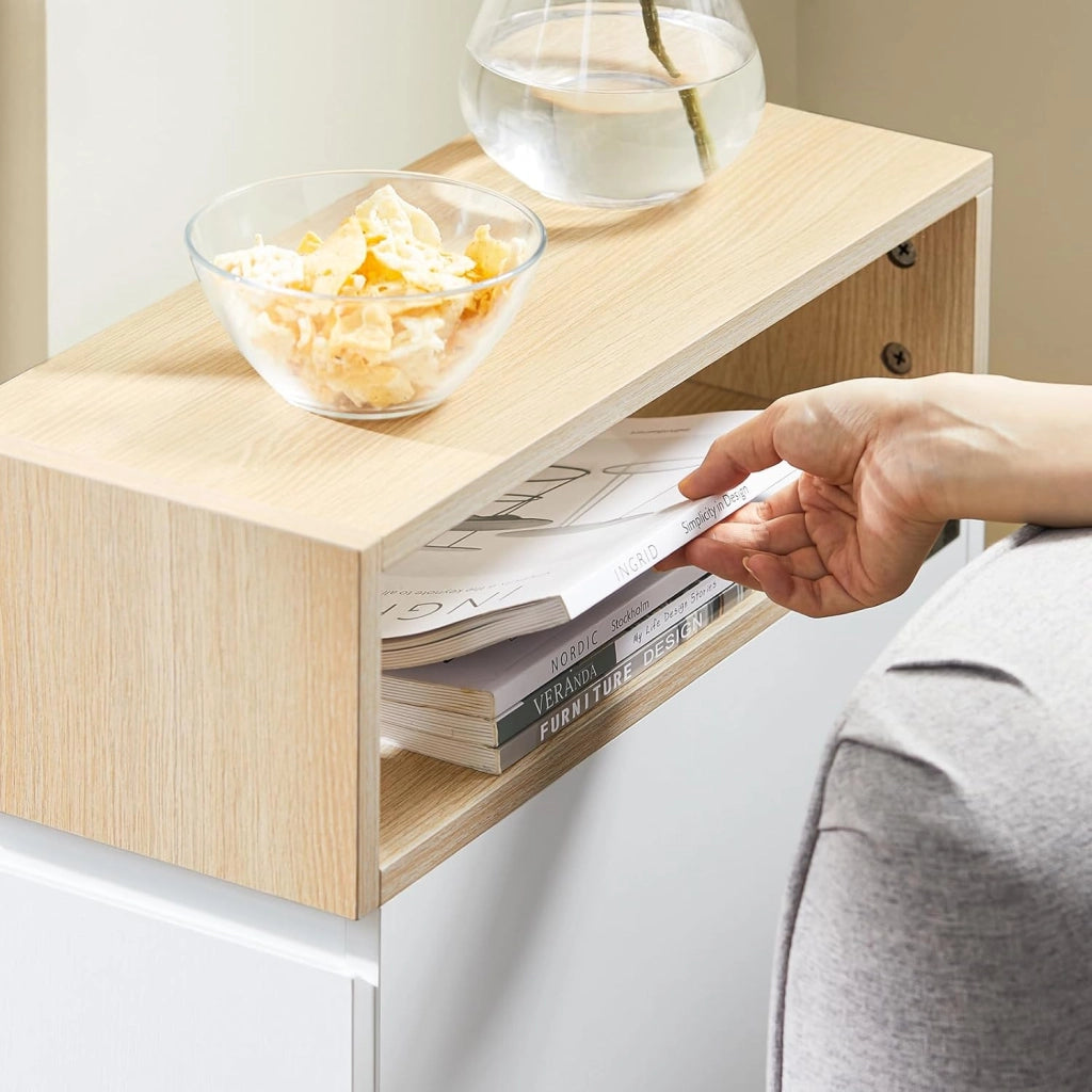 Tavolino Stretto con Rotelle e 2 Cassetti - Tavolino da Notte Multifunzionale per Camera da Letto/Soggiorno, Mobile con Rotelle Bianco/Naturale 50x20x61cm FBT155-WN