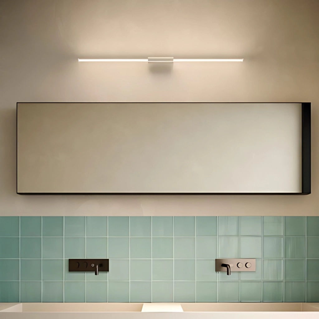 Brilliant Lampada da Parete o Soffitto a LED, Design Lineare in Cromo Lucido, Diffusore Cilindrico in Policarbonato, Altezza 126.2 cm, 12W, IP20