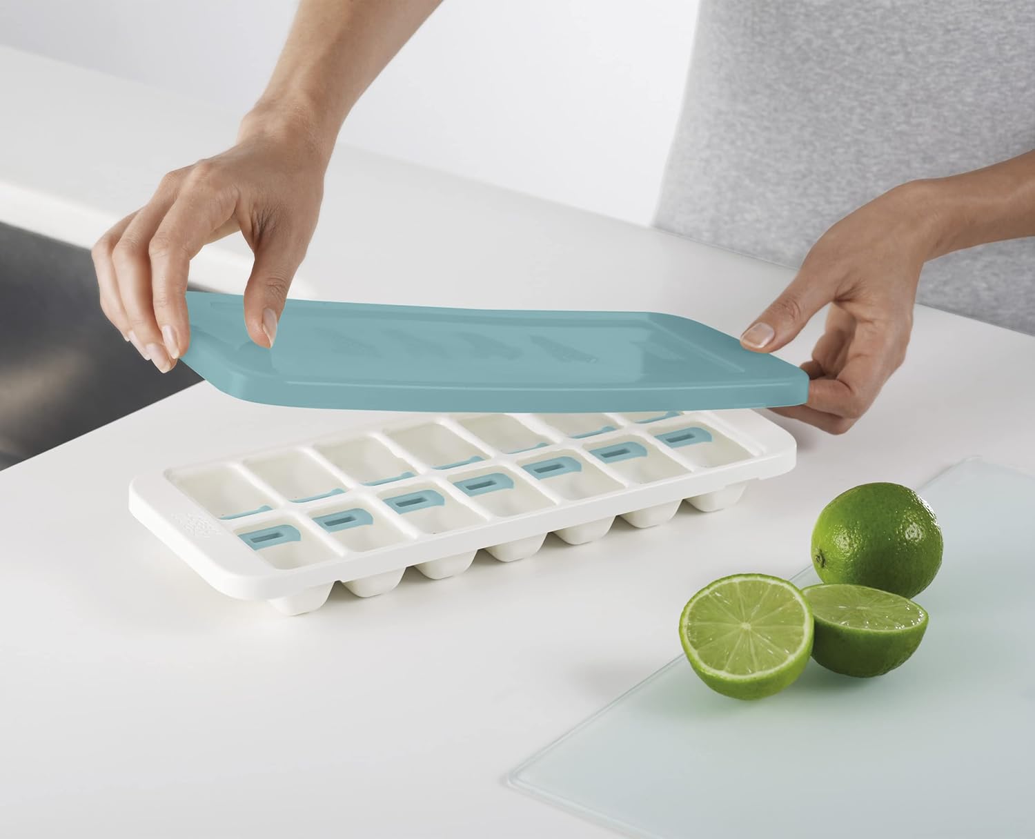 Joseph Joseph Duo QuickSnap Stampo per Ghiaccio in Plastica, Facile da rilasciare e riutilizzabile, con coperchio, Salvaspazio ed Impilabile, Blu
