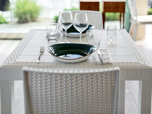 Tavolo da giardino in plastica quadrato Dallas effetto Rattan - Bianco