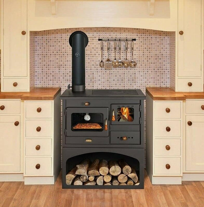 Stufa a legna con forno. Piastre in ghisa. Potenza termica 10kw. Modello Prity 1P 34 con canna fumaria a sinistra