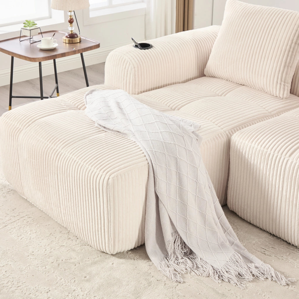 Sofa modulare 253x158x61 cm con sistema DIY; tasche laterali e portabevande in cord beige