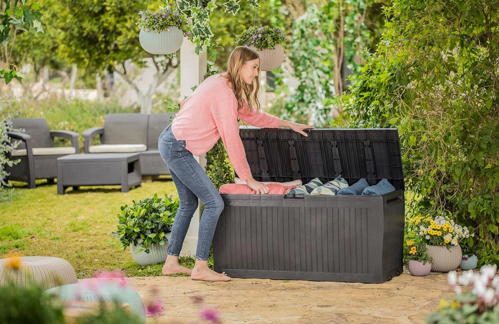 Cassapanca da Esterno Comfy 270 L in Resina Effetto Legno Colore Grafite con Ruote e Chiusura