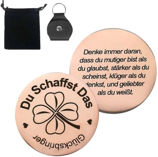 Sleutelhanger di Buon Fortuna - Pelle PU - Sostegno di Buon Fortuna in Argento/Rosso Oro - Idee Regalo - Borsa in Velluto Nero - Dimensioni 6,8 x 4,8 cm