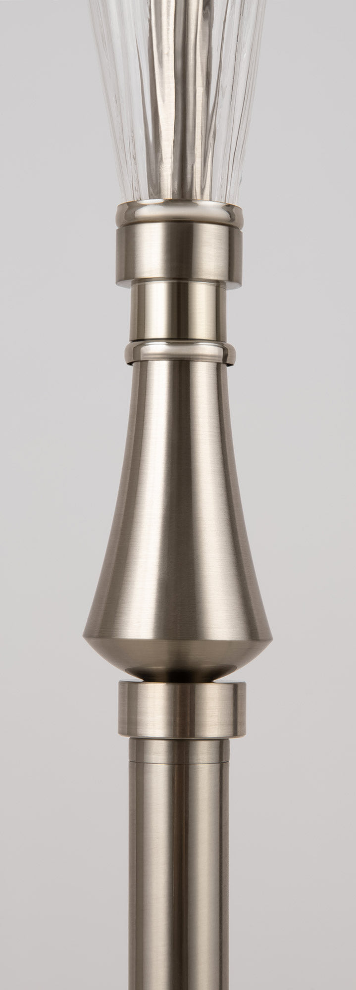 Lampada da terra Neoclassic in Metallo e Vetro Alicante Nickel