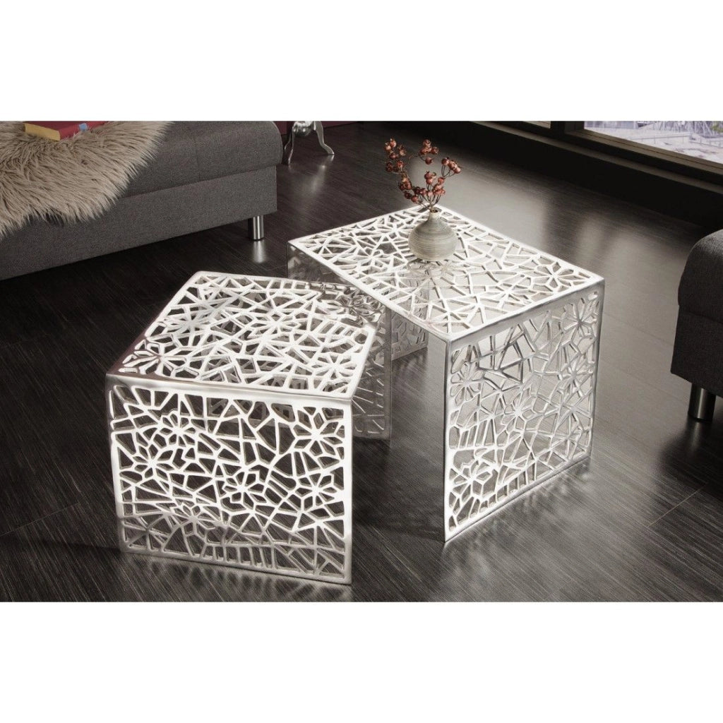 Tavolini bassi nidificati METRIX argentati – Tavolini bassi di design in alluminio con motivi geometrici