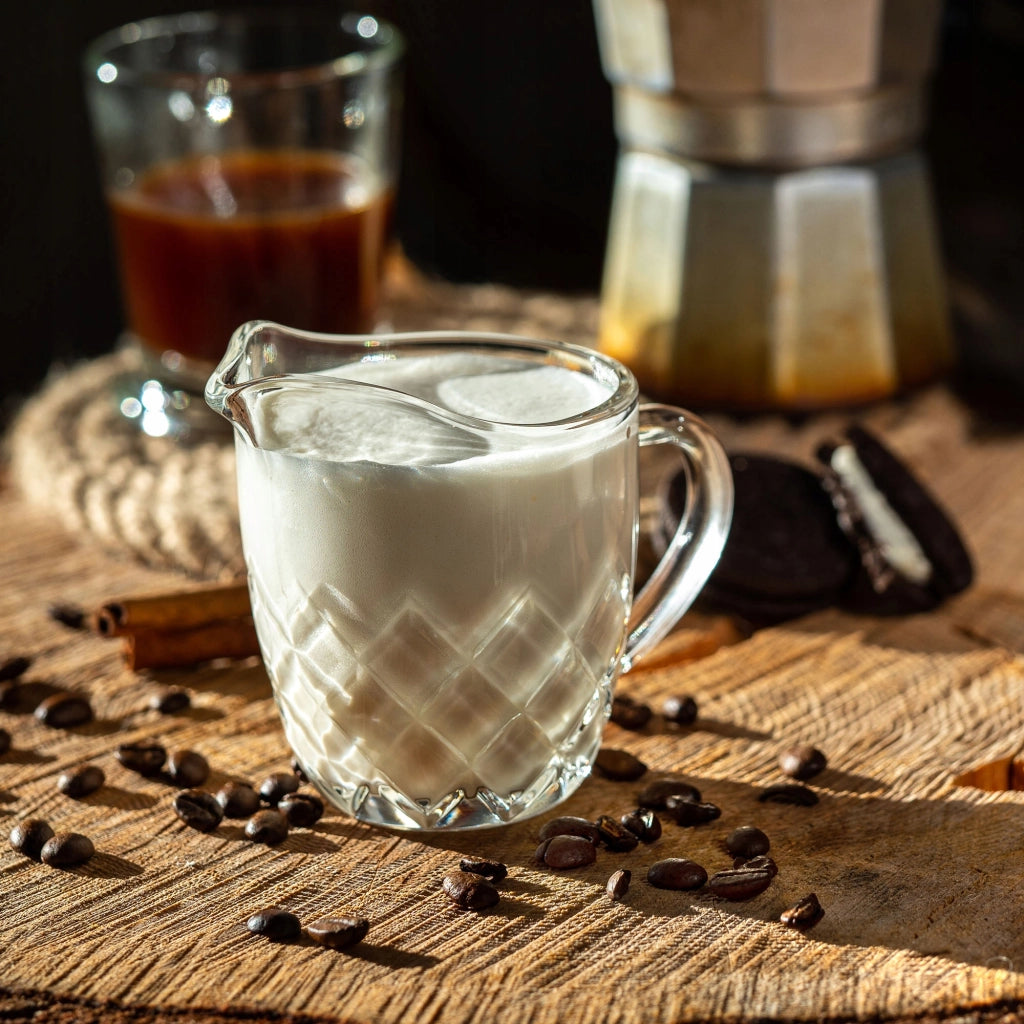 Brocca in vetro KADAX per latte, 200 ml, per bevande acquatiche.