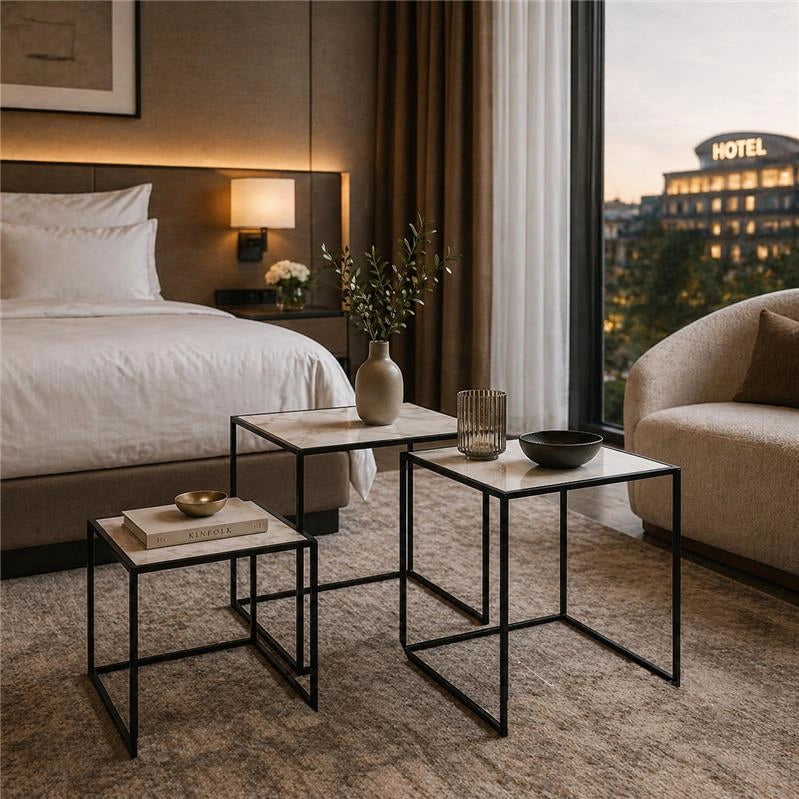 SET DI TRE TAVOLINI QUADRATI CONSTRUTTURA IN METALLO NERO E TOP IN MDF EFFETTO MARMO MISURE: 35X40CM, 40X45CM, 45X50CM