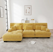 Divano modulare angolare con pouf mobili in ciniglia gialla; seduta profonda stile cloud