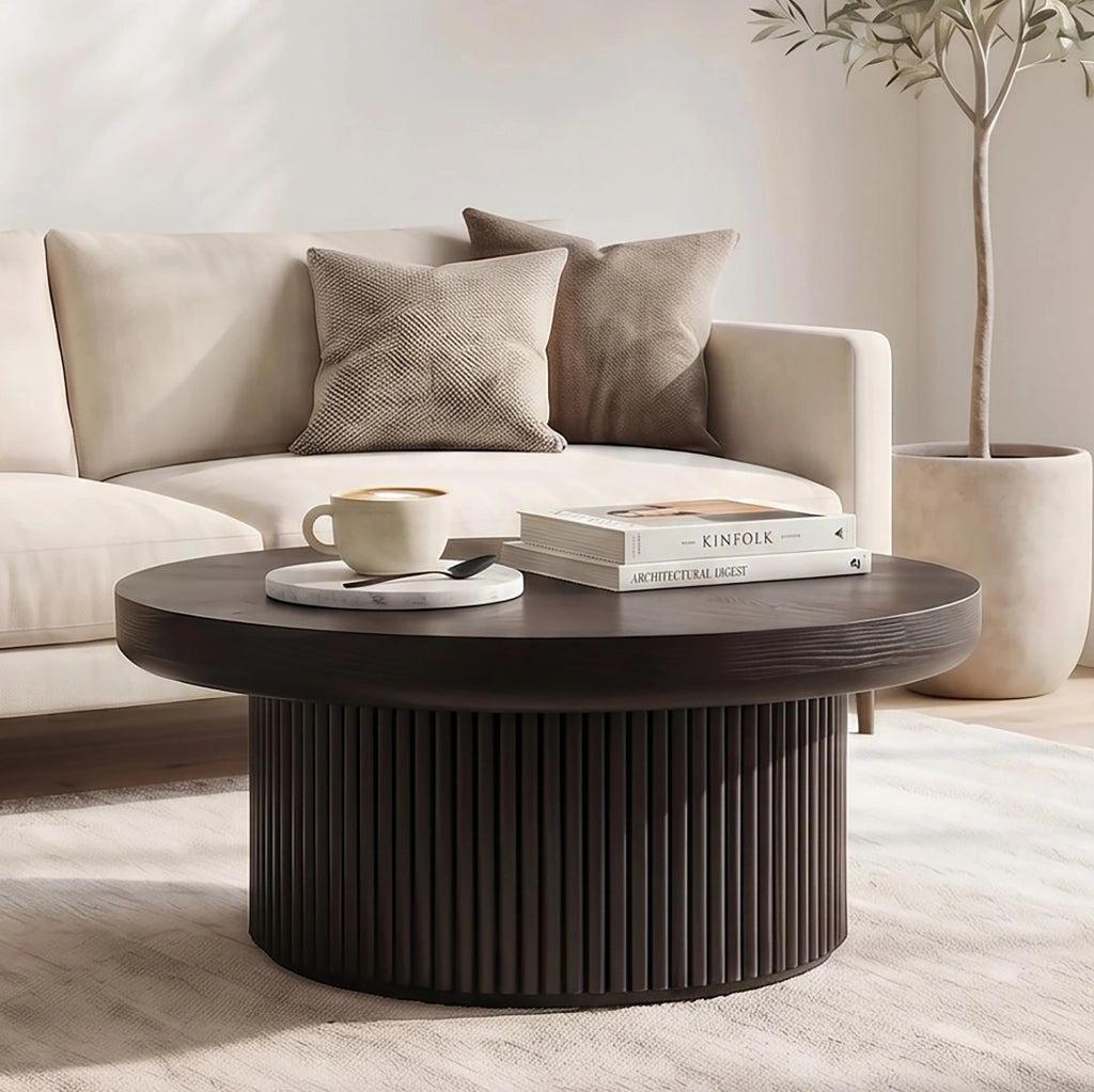 Tavolino da caffè rotondo nero con base scanalata