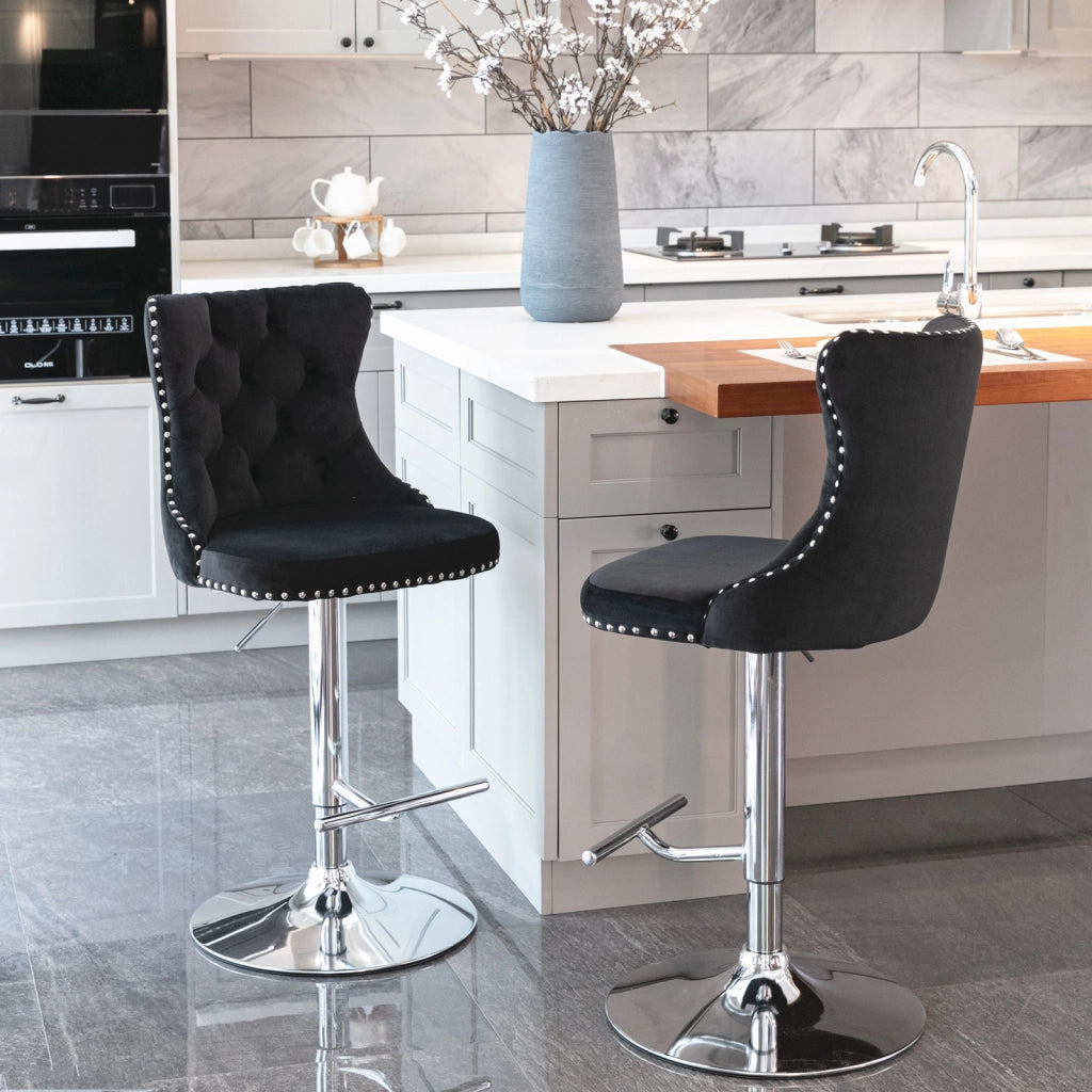 Sgabello da bar girevole in velluto con altezza regolabile, schienale ergonomico e base cromata nera per casa