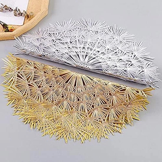Set di 4 placemats decorativi a forma di fiore, placemats rotondi, placemats in PVC, placemats con cavità, termoresistente, placemats antiscivolo, placemats con fiori per la casa, la cucina, il matrimonio (argento)
