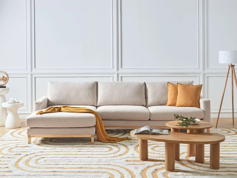 Divano angolare destro Tappezzeria in poliestere beige Gambe in legno Elegante