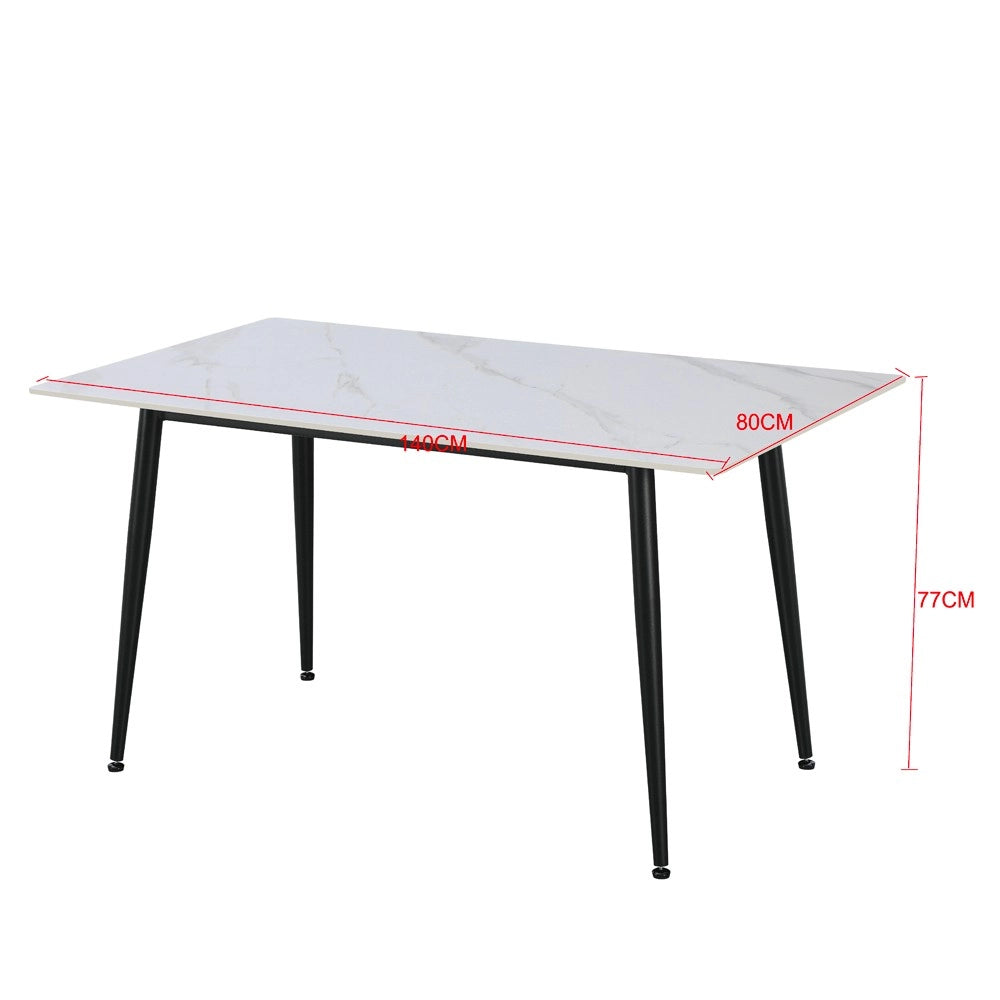 Tavolo da Pranzo Kilo 140×80 cm in Ceramica Effetto Marmo Nero con Venature Oro e Gambe Nere