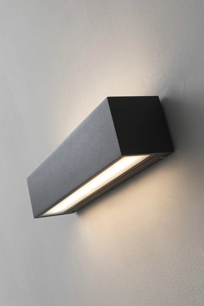 WILLY Applique Monoemissione a LED 7W, 3000K-4000K CCT Switch, IP54, Struttura Bianca in Alluminio pressofuso - Rossini Illuminazione