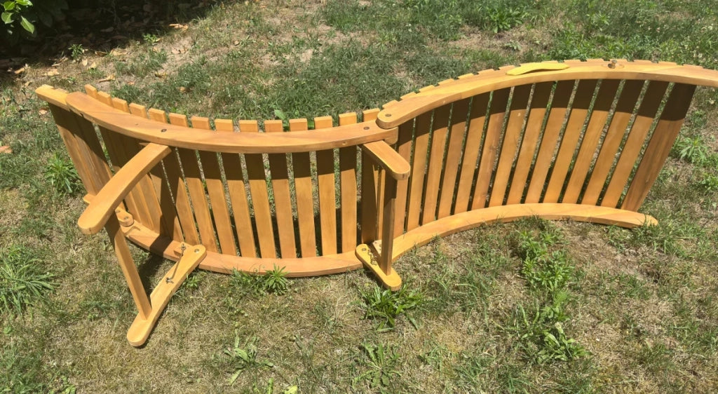 Set sdraio da giardino con cuscino beige e tavolo