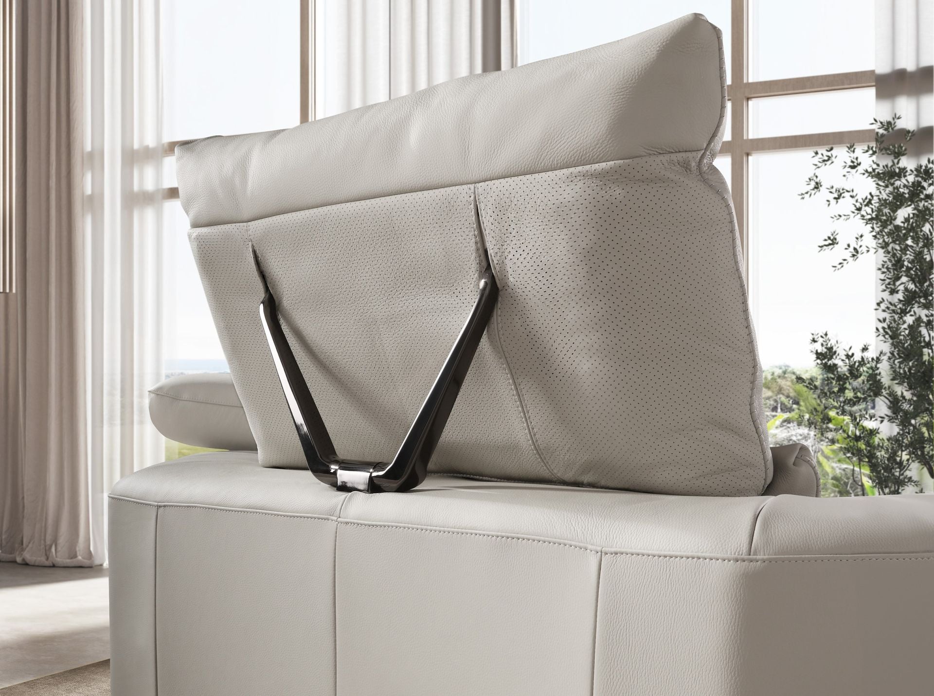 Divano angolare destro in pelle grigio chiaro