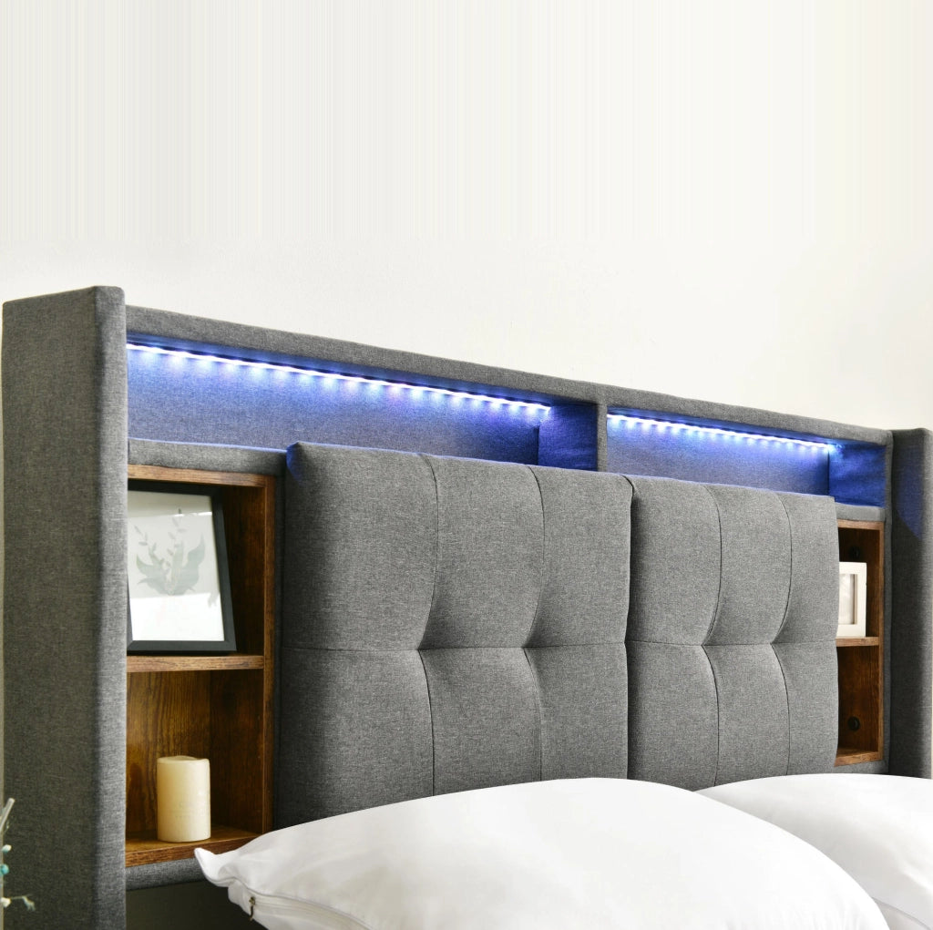 Letto imbottito ULEVR 140x200 cm con testiera contenitore, LED e 2 USB + 2 prese, grigio