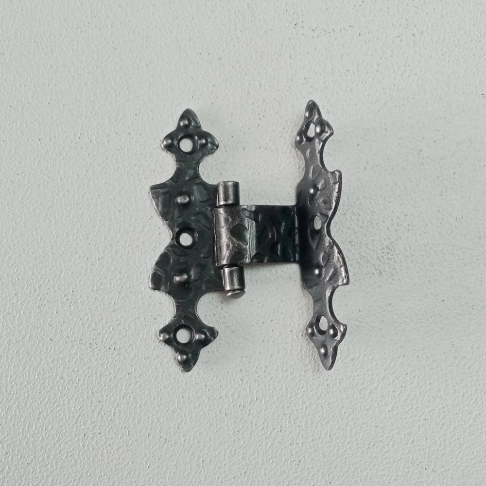 Cerniera da 67x38mm ali zancate stile ferro battuto verniciata fumè