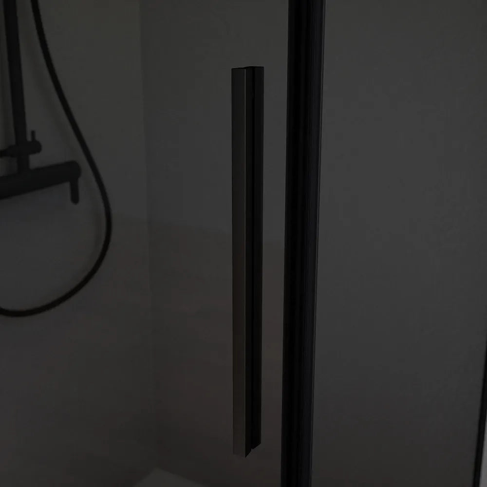 Box doccia 95x70cm con apertura a battente e parete fissa, profili nero opaco e vetro da 6mm fumè h195 | Elba
