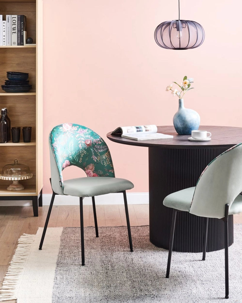 Set di 2 sedie da pranzo tappezzeria in velluto verde motivo floreale gambe nere glamour retrò