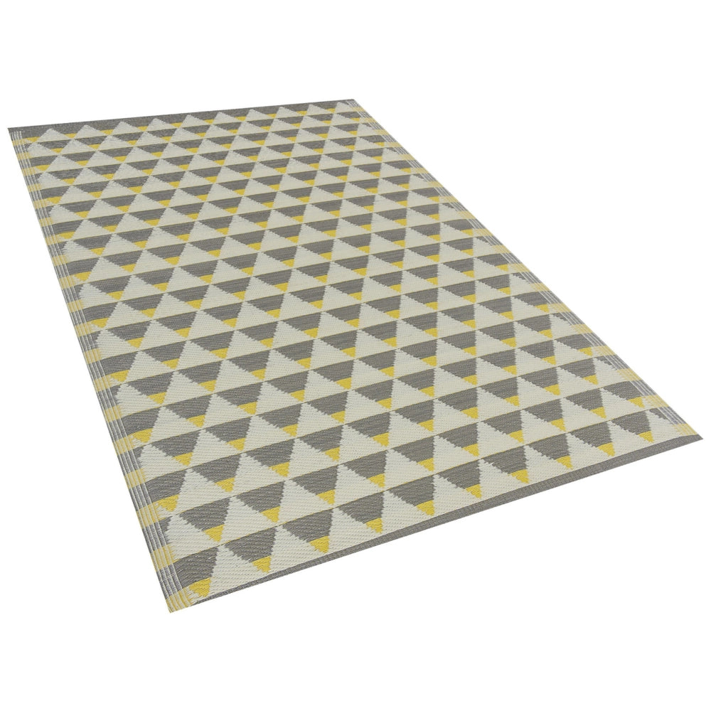 Tappeto per esterni Grigio e giallo Materiali sintetici Rettangolare 120 x 180 cm Motivo a triangolo Accessori da balcone