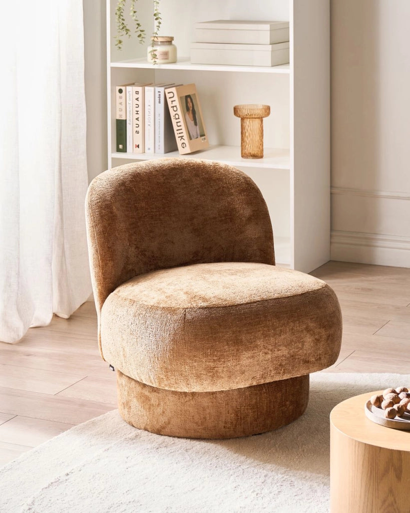Poltrona girevole con rivestimento in ciniglia schienale curvo marrone dorato stile Retro