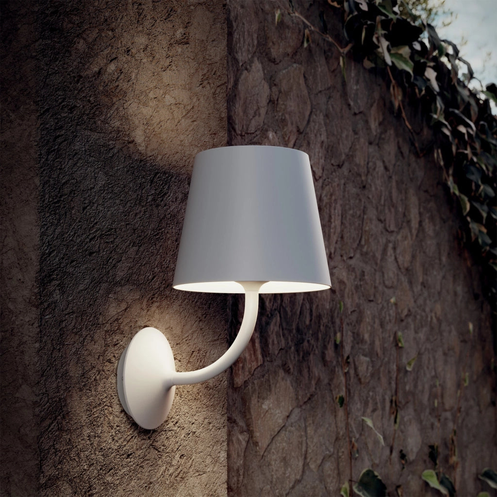 Zafferano Poldina Lampada da Parete Outdoor E27 in Alluminio Verniciato Bianco Opaco, Design Moderno IP54, Dimensioni 16.5x22.2x28.4 cm Prodotto 230V