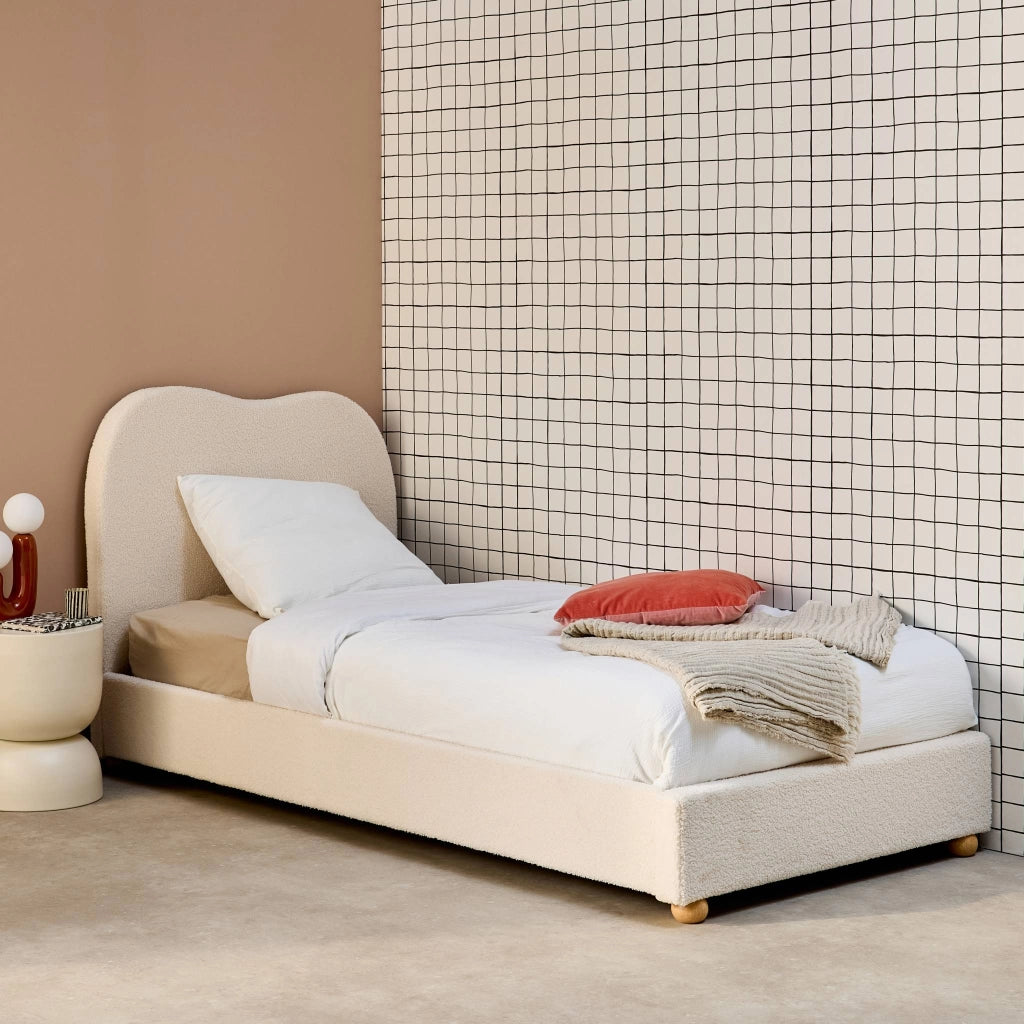 Letto con rete a doghe e testiera, bianco con finitura bouclé, bianco