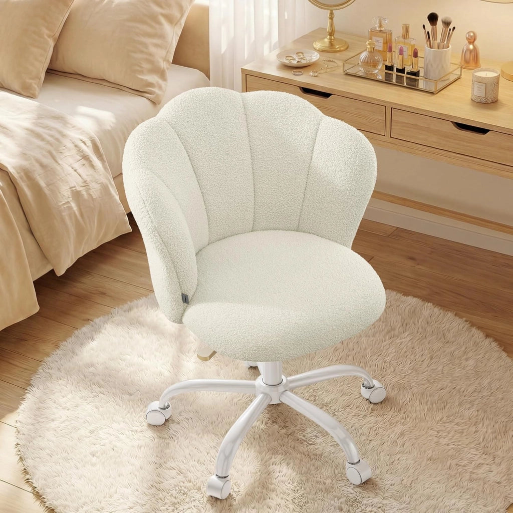 SONGMICS Sedia da Ufficio Girevole a 360°, Sedia da Trucco Imbottita, Tessuto Peluche, Regge 110 kg, Schienale a Petali, Altezza Regolabile, Soggiorno Camera da Letto, Bianco Crema OBG030WD01