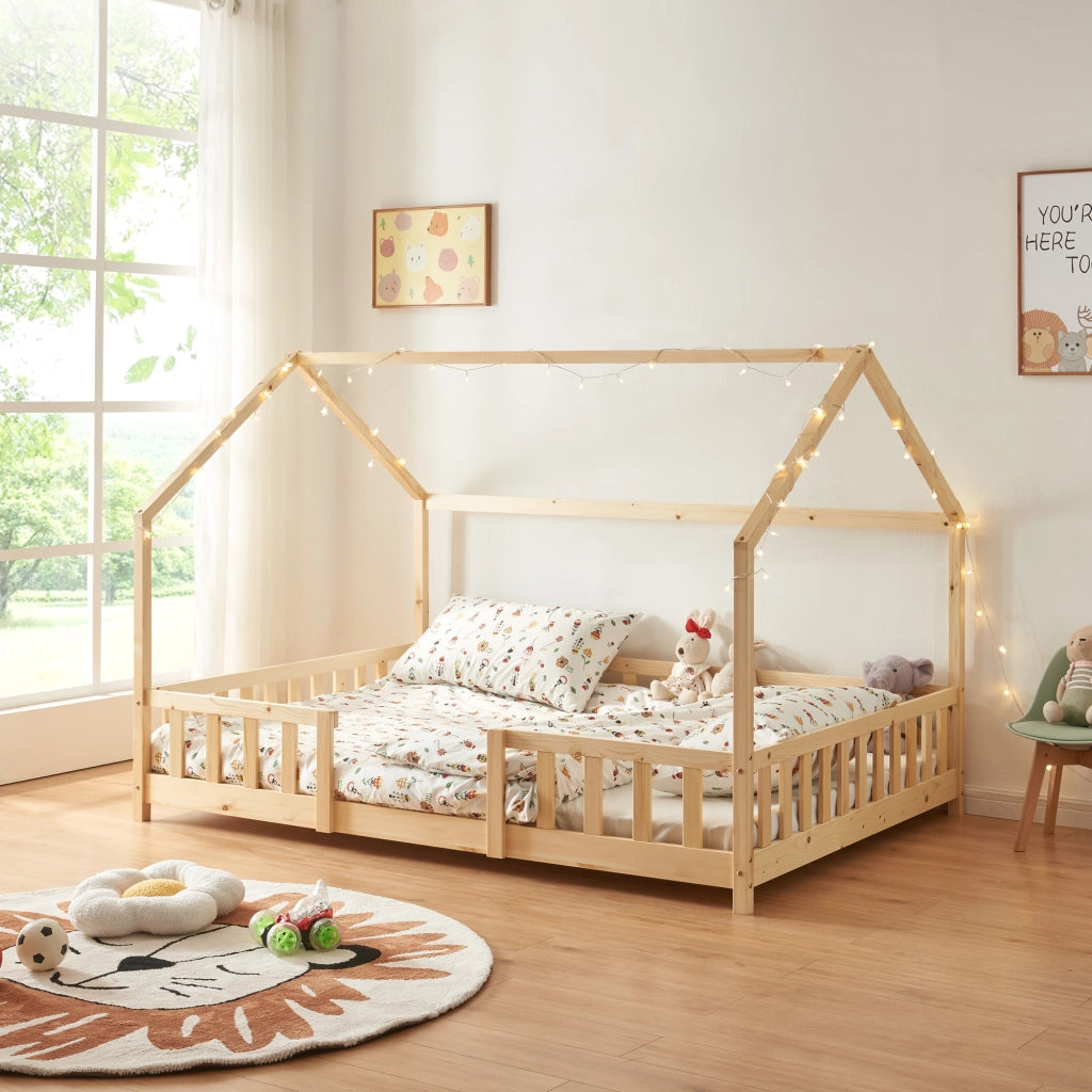 Letto per Cameretta Sisimiut a Forma di Casetta 140x200 cm Legno Naturale [en.casa]