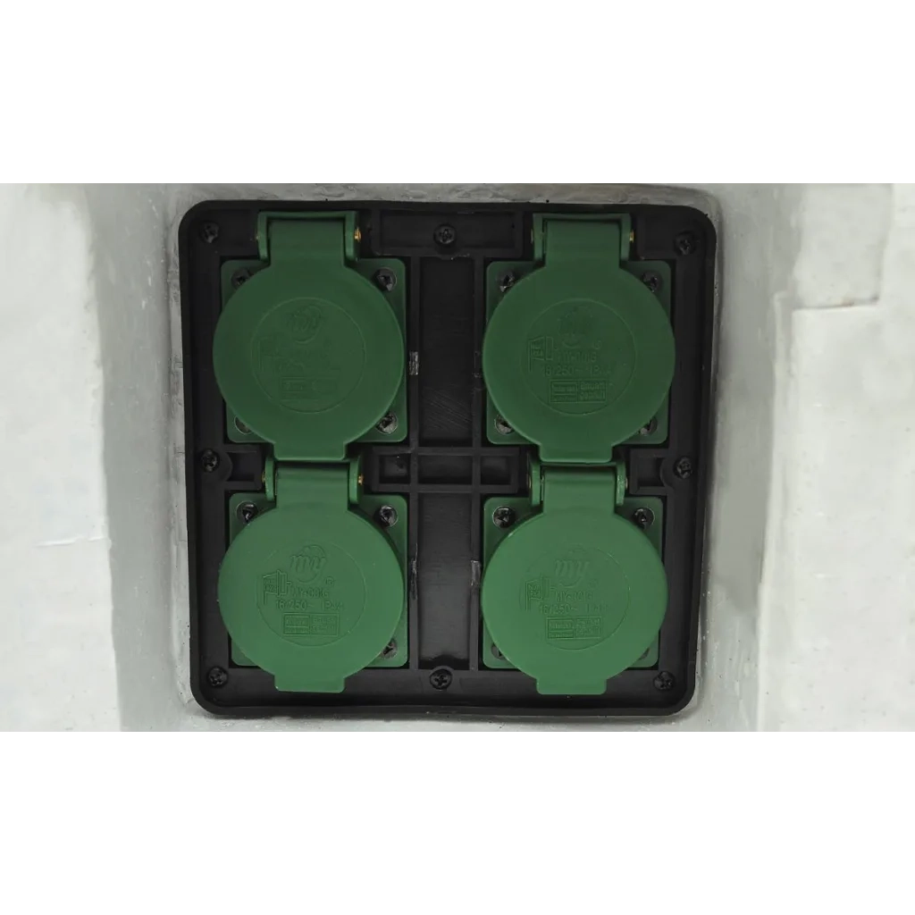 Presa Elettrica da Esterno 4 Spine Resina Impermeabile Bianca cod mxl 12579