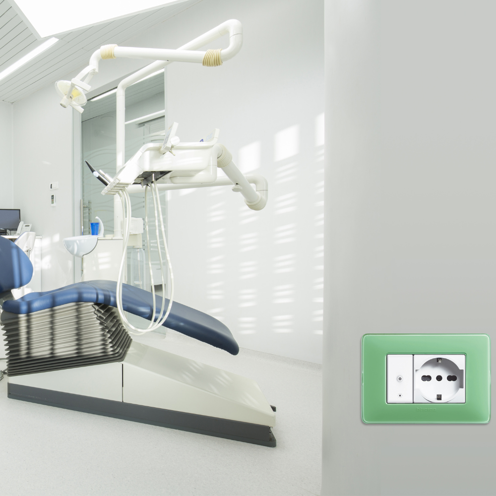 Bticino matix placca ip55 autoportante 4 posti grigio 25604