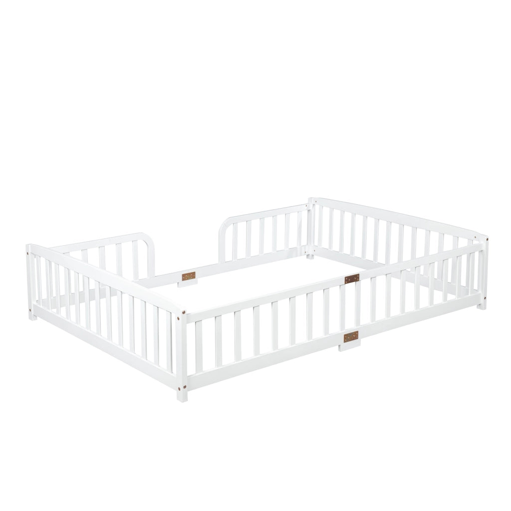 Letto a pavimento per bambini 140x200 cm con sponde in pino e multistrato bianco