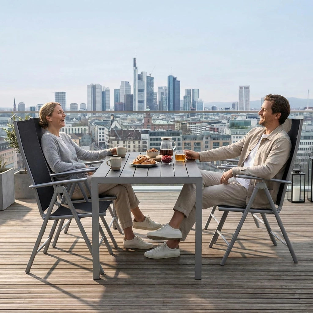 Set di 3 Mobili da Giardino in Alluminio, Tavolo Rettangolare 110x70 cm + 2 Sedie Pieghevoli Regolabili, Resistente alle Intemperie, Arredamento per Terrazza, Balcone e Esterno, Grigio Argento