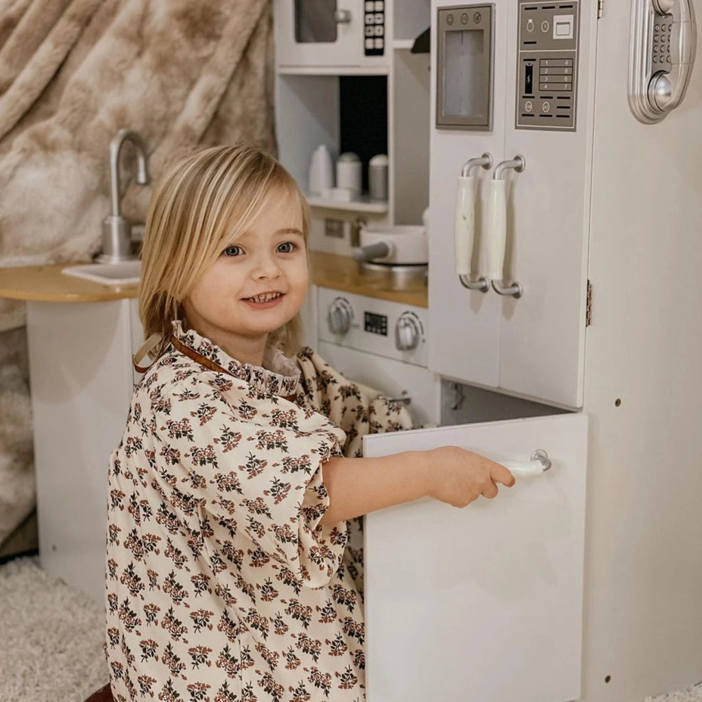 EasyComfort Cucina Giocattolo in Legno per Bambini 3-6 Anni con 14 Accessori, Forno e Lavandino, 82x65x87 cm, Bianco
