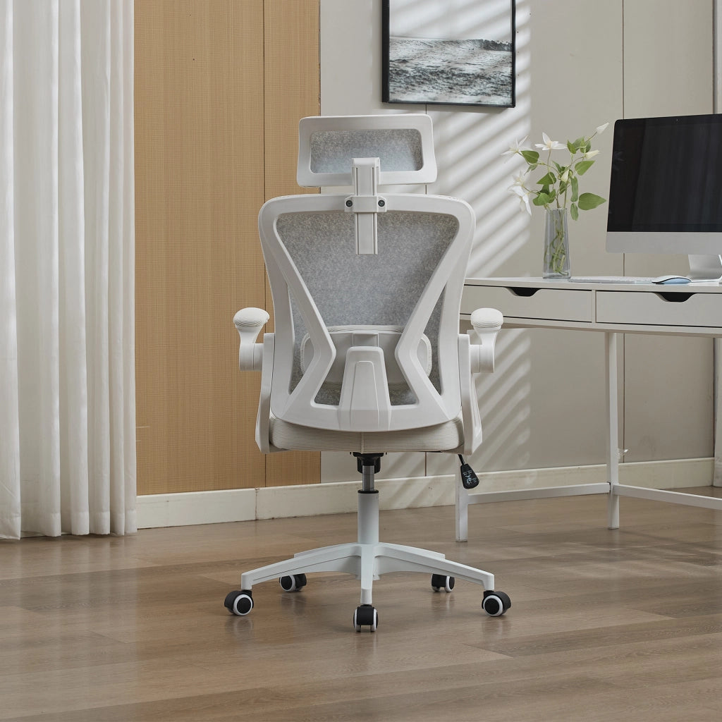 Sedia da ufficio ergonomica con schienale in rete traspirante, braccioli regolabili e altezza seduta regolabile, colore bianco