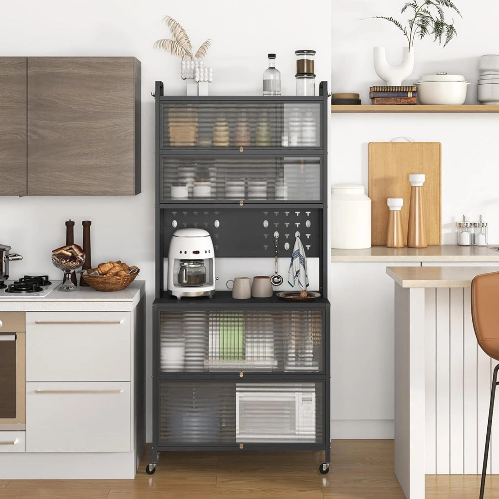 Credenza Alta per Cucina con 6 Ripiani e 4 Ante a Ribalta Traslucide, Mobile Cucina con Ruote e Panello a Ganci, Armadio Cucina Porta Microonde, per Soggiorno (Grigio, 80 x 40 x 178 cm)