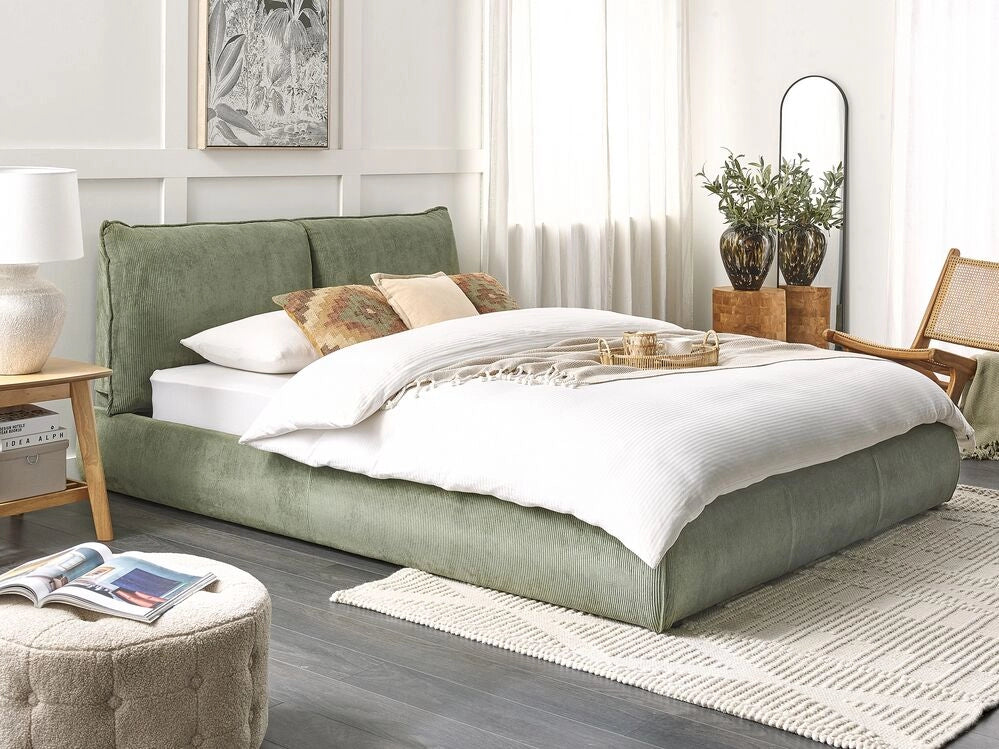 Letto matrimoniale imbottito in velluto a coste verde 160 x 200 cm con rete a doghe e spessa testata imbottita