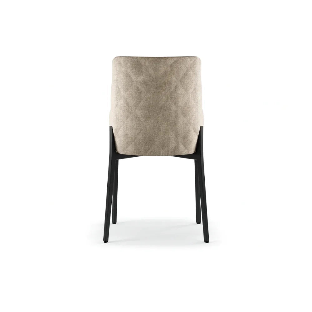 Set di 4 sedie da pranzo imbottite in tessuto beige Charm con struttura in metallo facili da pulire | Duzzle
