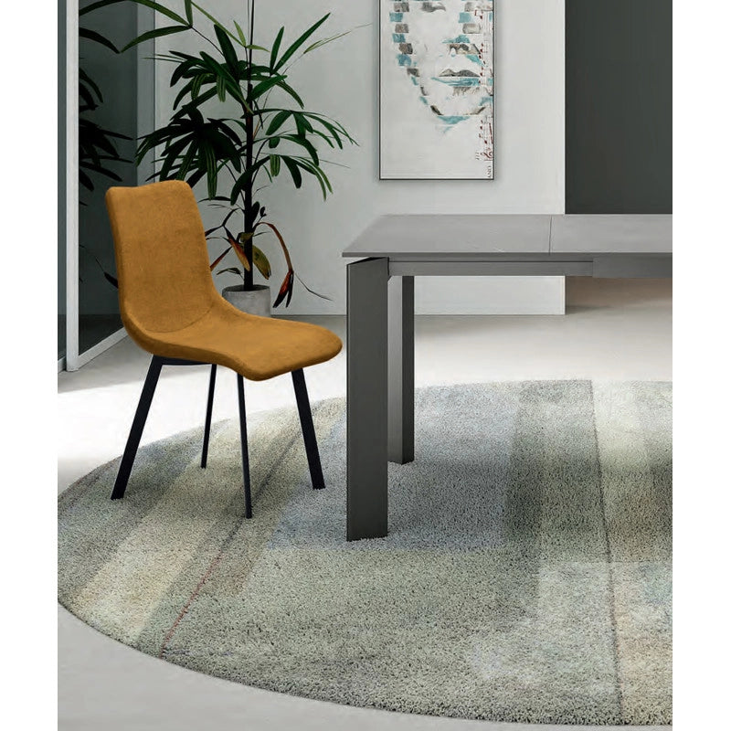Set di 4 Sedie rivestita in tessuto easy-clean Gambe in metallo verniciato Iris 45cm X 56cm H 86cm Stones