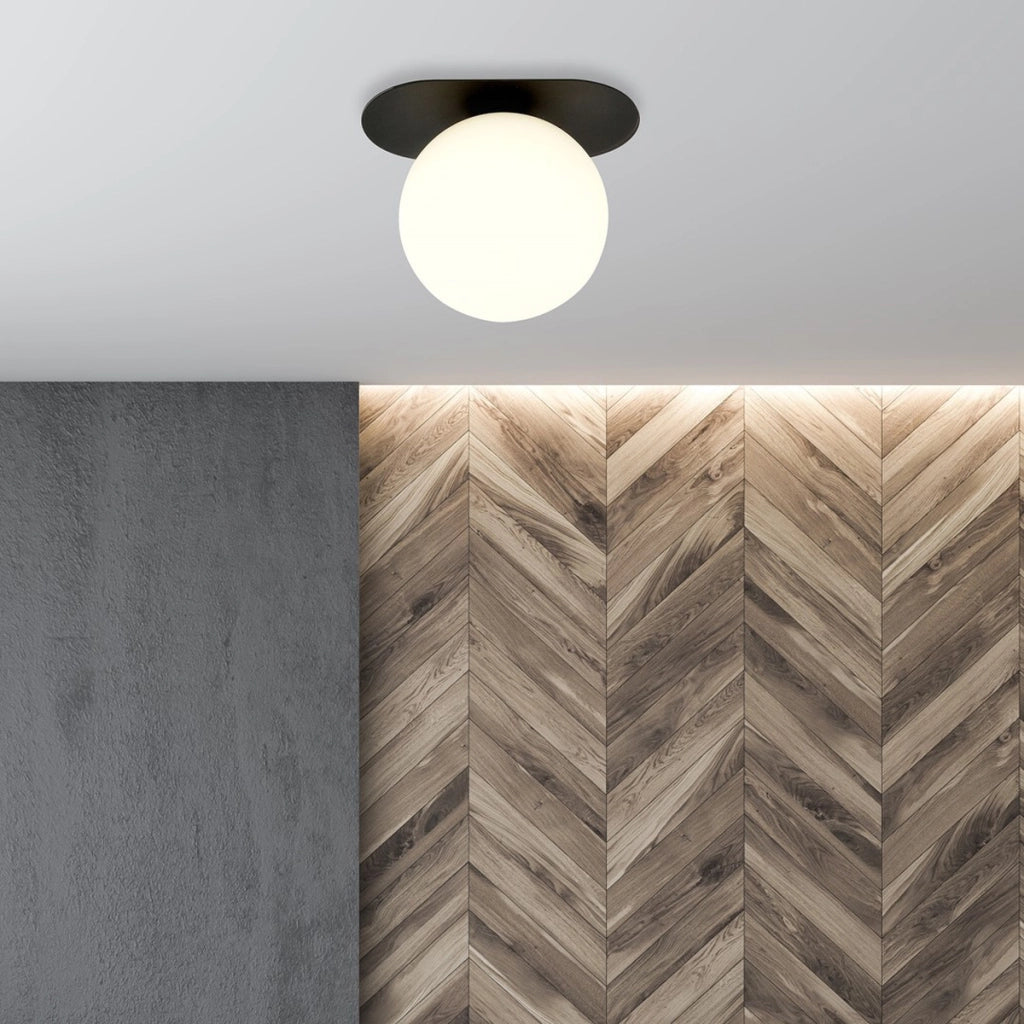 Lampada da soffitto Plaza nera con diffusore in vetro opalino