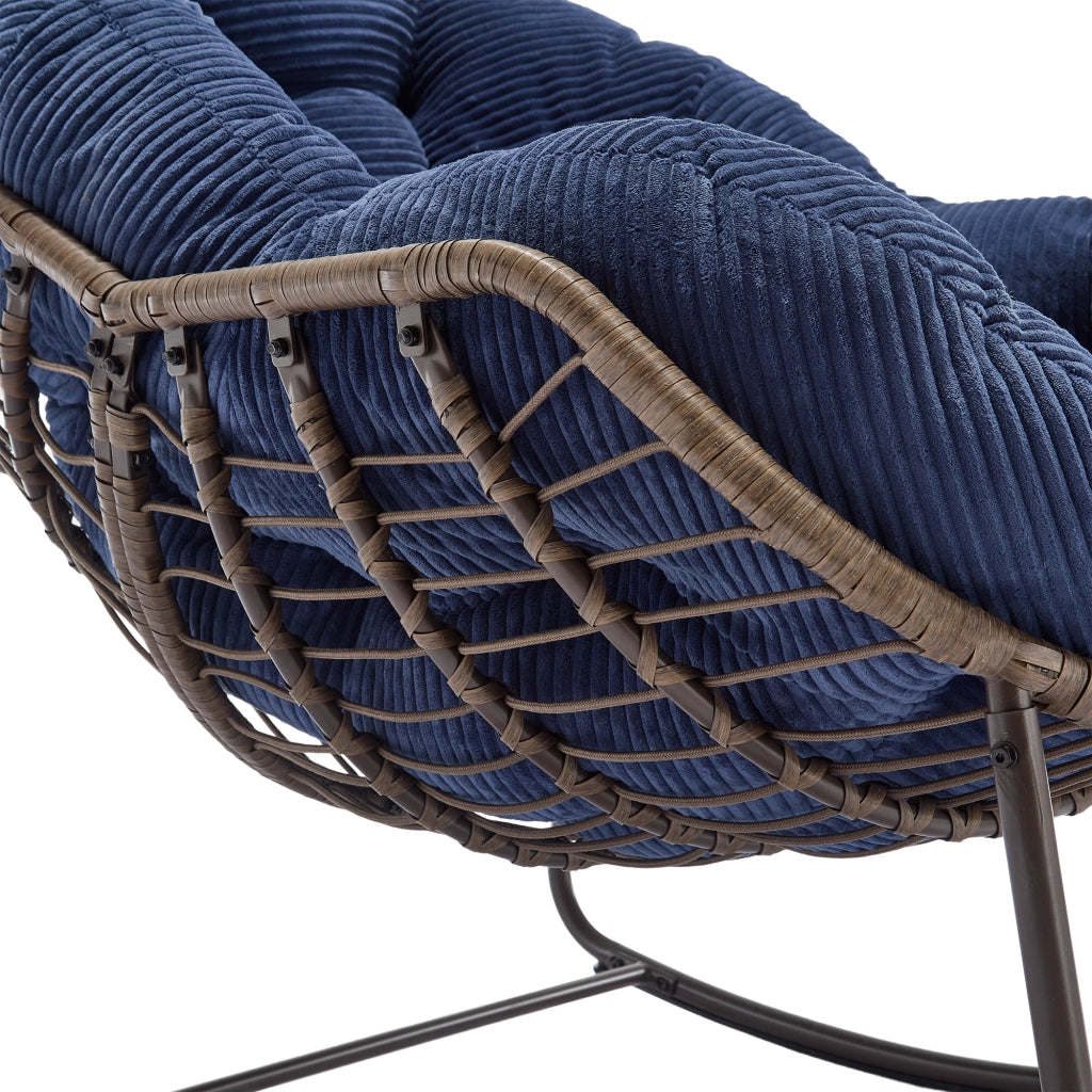 Sedia a dondolo in rattan sintetico con struttura in acciaio e cuscino, blu navy 78 × 106 × 90 cm