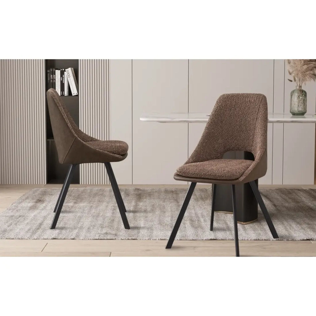Sedia rivestita in Bouclé per sala da pranzo colore Sabbia. Collezione FILOU.