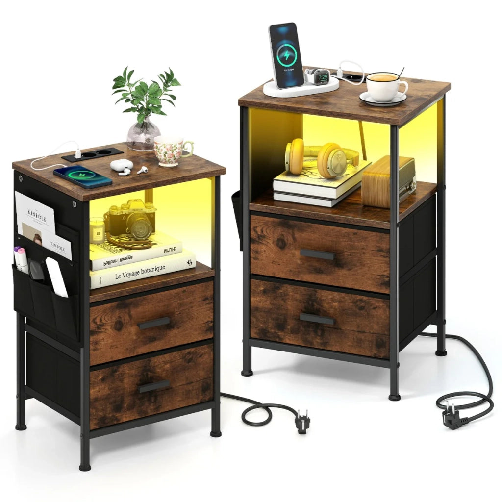 Set di 2 tavolini laterali 38 x 30 x 60 cm con stazione di ricarica integrata stile rustico e atmosfera accogliente legno composito marrone 20_0012487